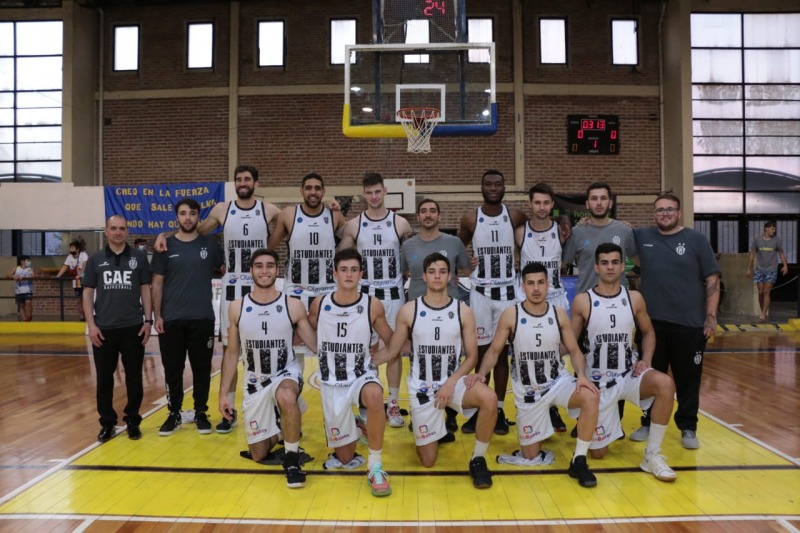 Estudiantes cerr la gira con una derrota